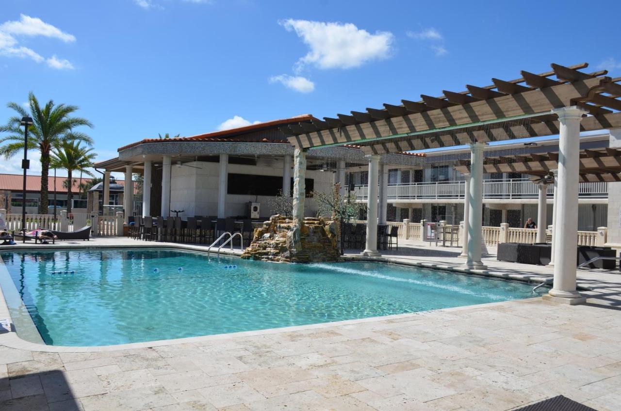 Quality Inn And Conference Center Tampa-Brandon Heartland Екстериор снимка