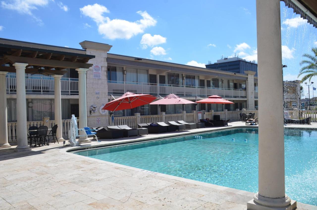 Quality Inn And Conference Center Tampa-Brandon Heartland Екстериор снимка