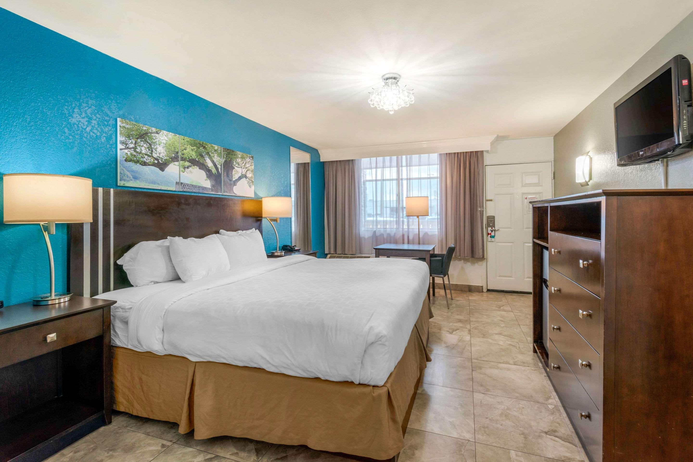 Quality Inn And Conference Center Tampa-Brandon Heartland Екстериор снимка