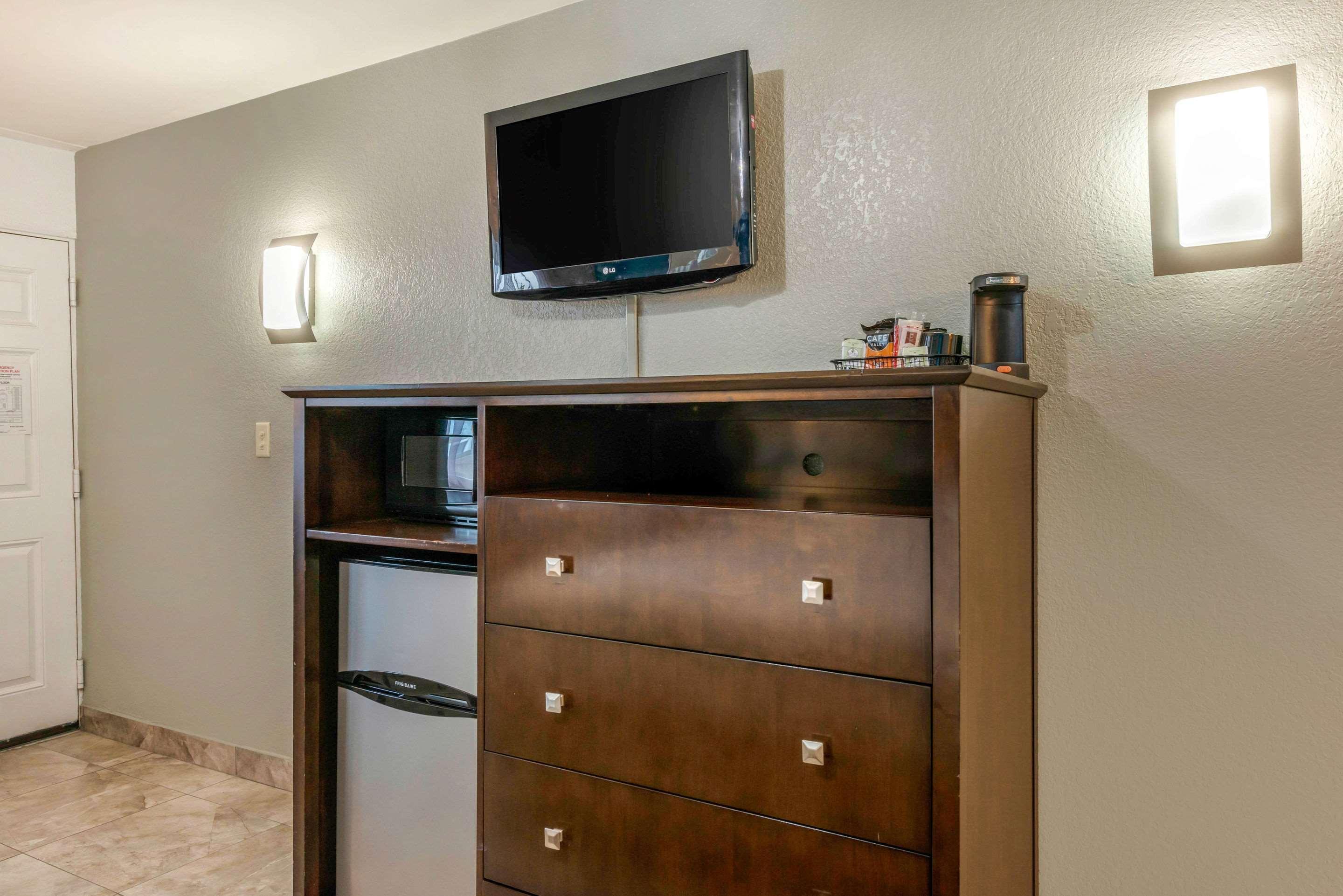 Quality Inn And Conference Center Tampa-Brandon Heartland Екстериор снимка