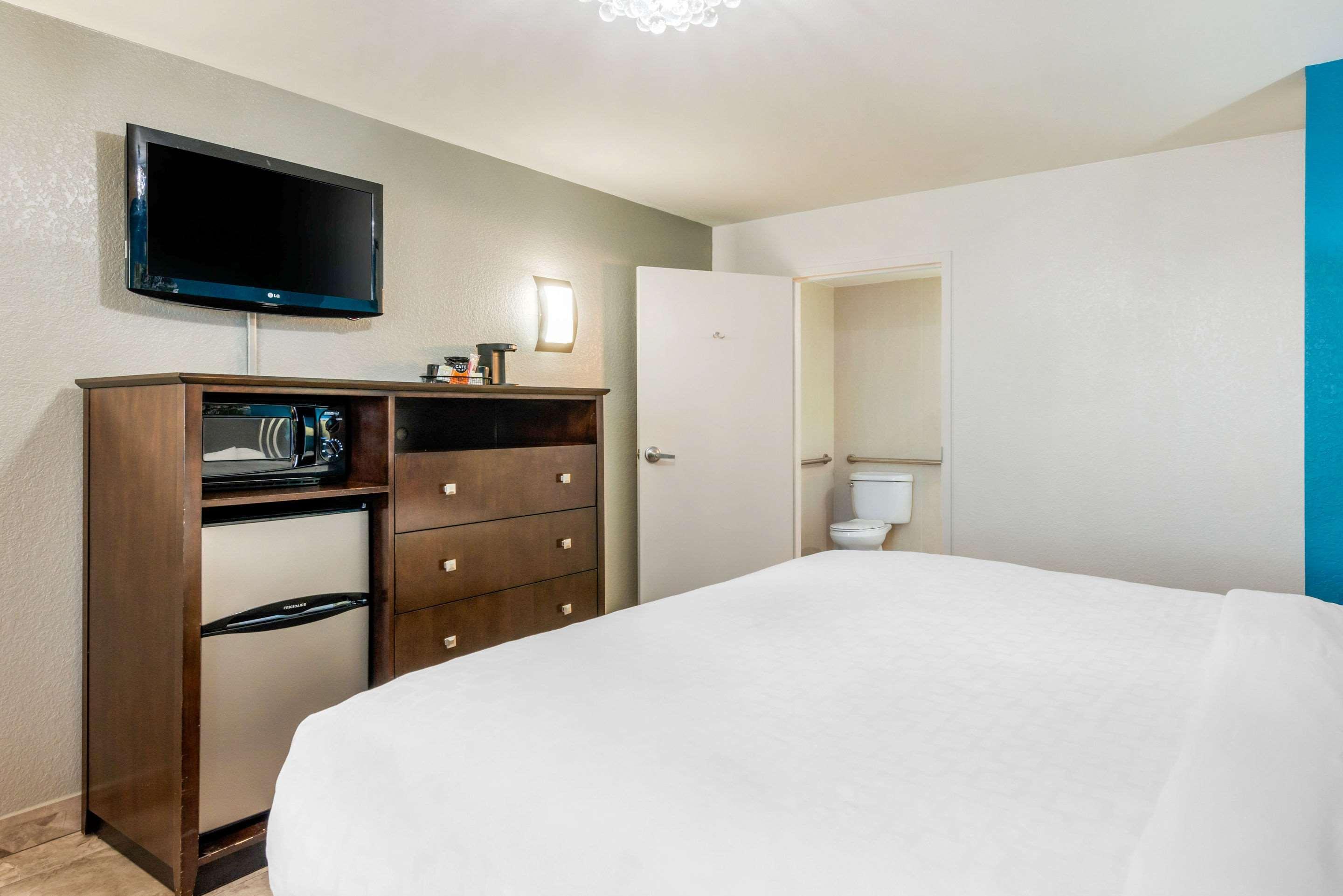 Quality Inn And Conference Center Tampa-Brandon Heartland Екстериор снимка