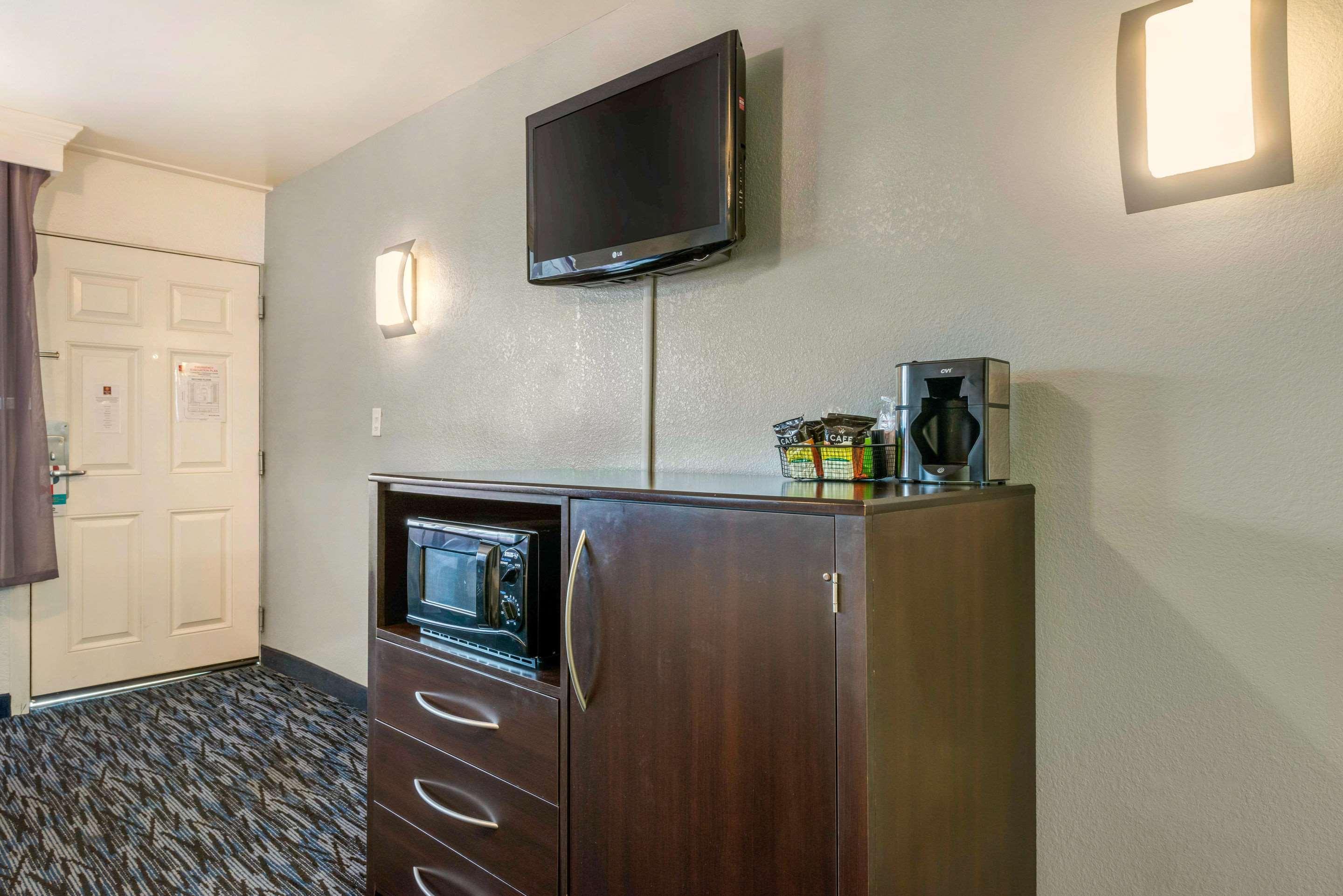 Quality Inn And Conference Center Tampa-Brandon Heartland Екстериор снимка