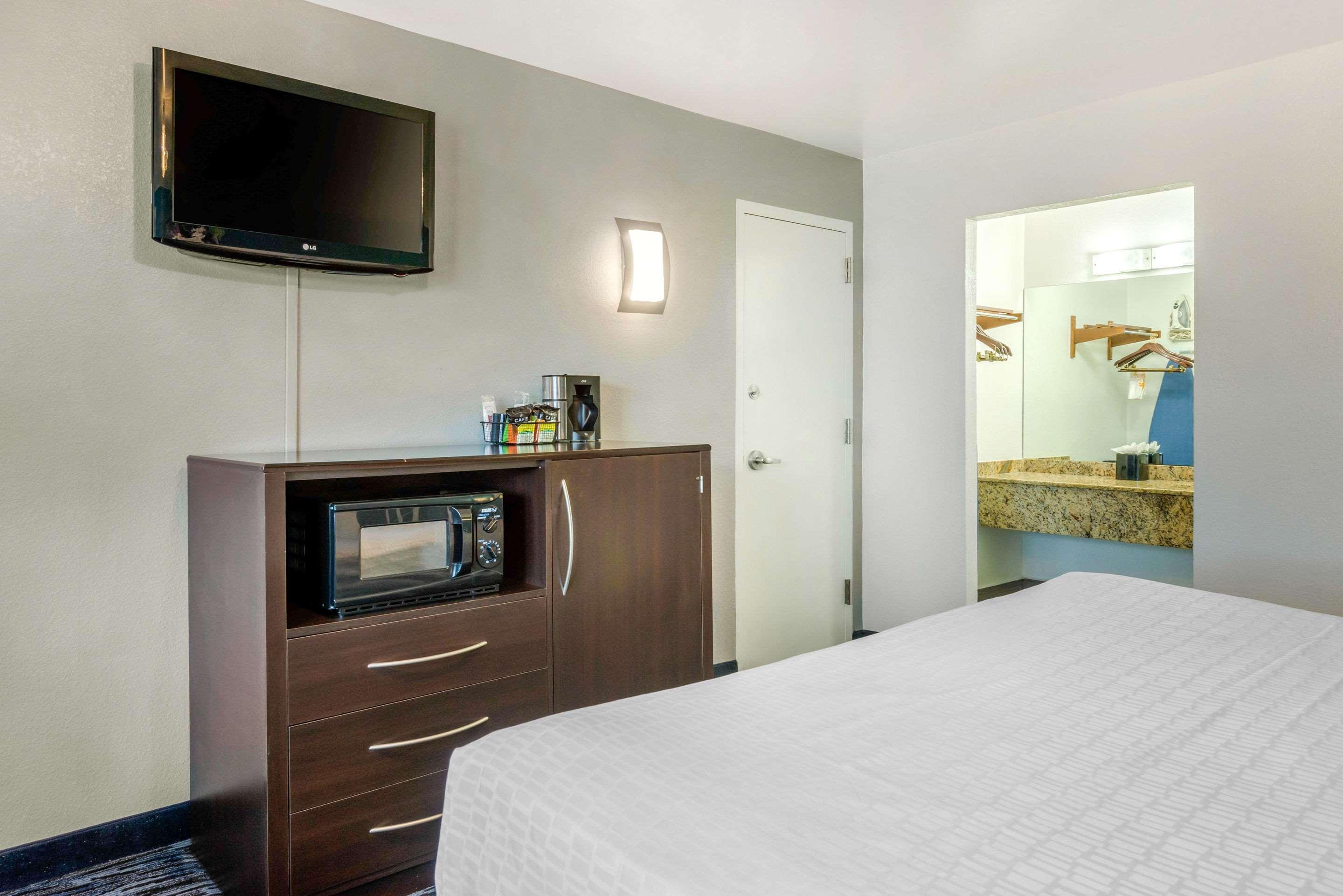 Quality Inn And Conference Center Tampa-Brandon Heartland Екстериор снимка