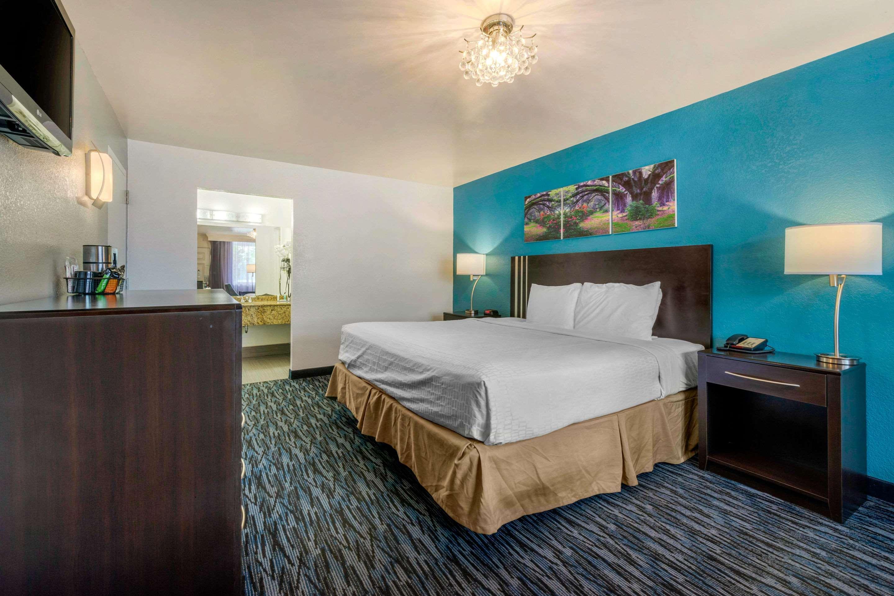 Quality Inn And Conference Center Tampa-Brandon Heartland Екстериор снимка