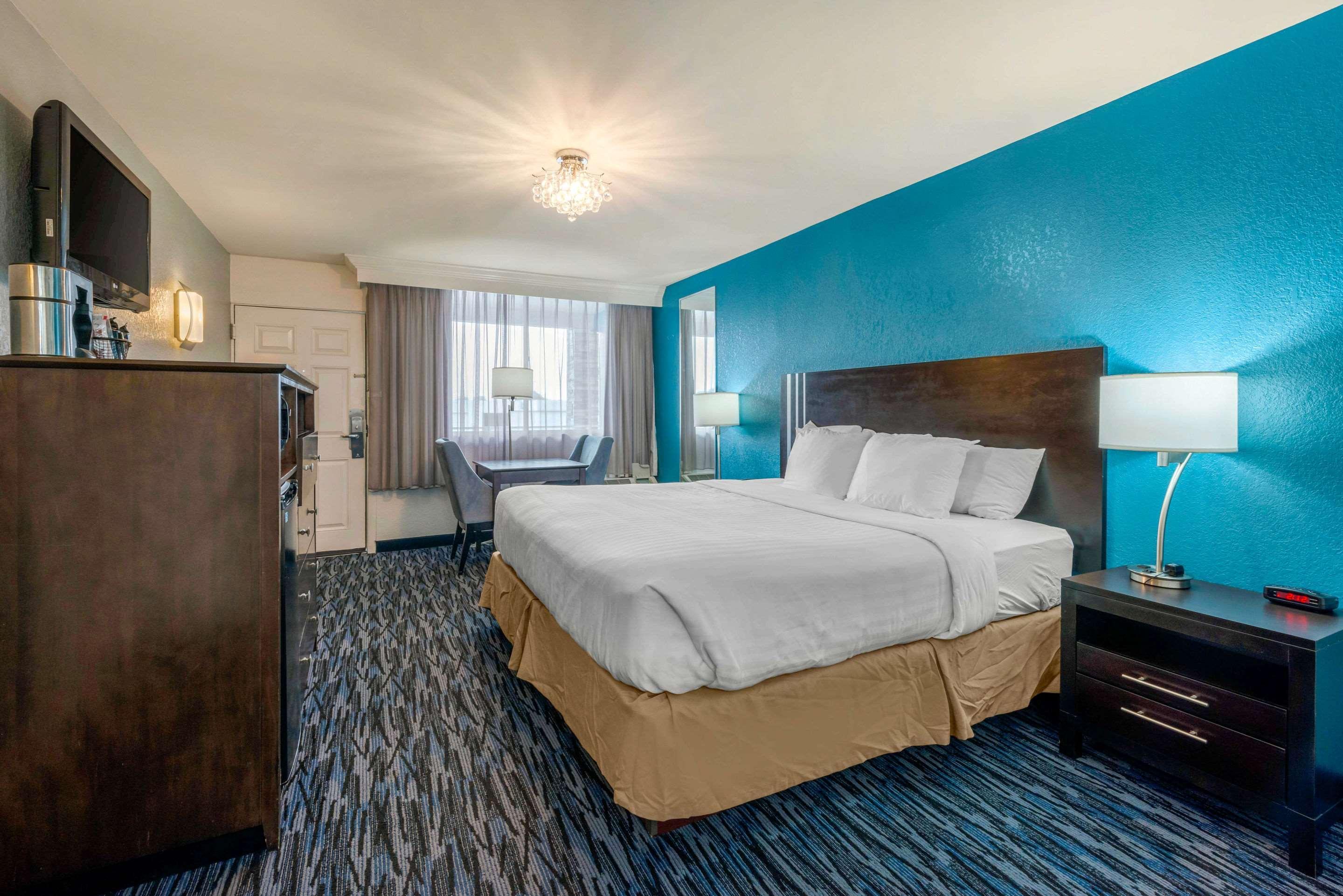 Quality Inn And Conference Center Tampa-Brandon Heartland Екстериор снимка