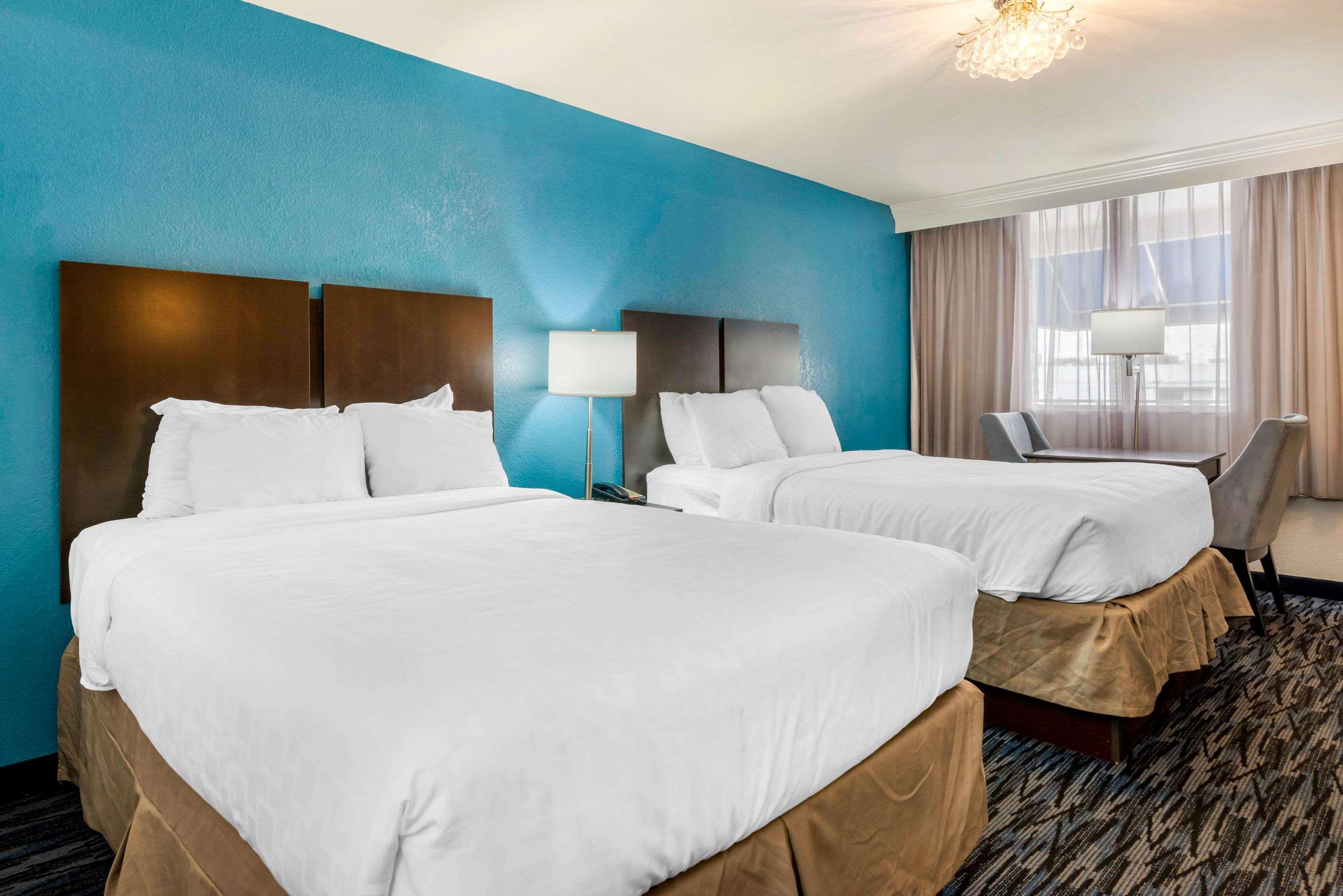 Quality Inn And Conference Center Tampa-Brandon Heartland Екстериор снимка