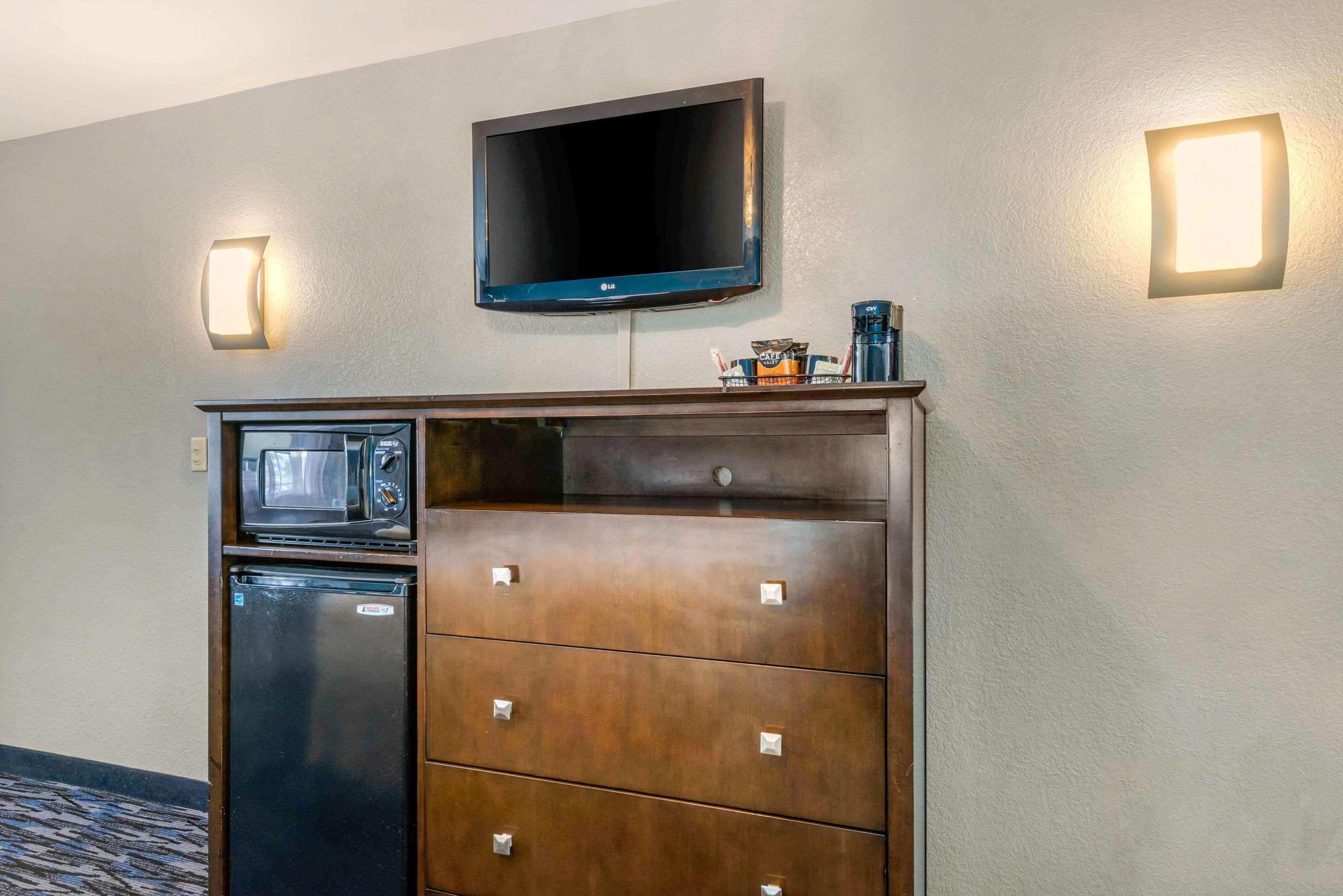 Quality Inn And Conference Center Tampa-Brandon Heartland Екстериор снимка