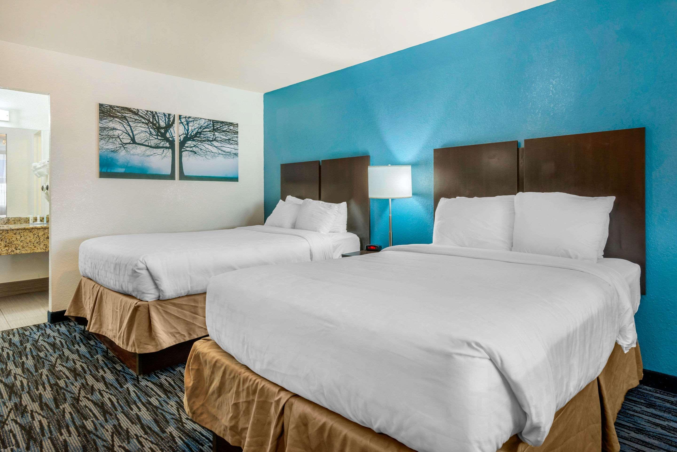 Quality Inn And Conference Center Tampa-Brandon Heartland Екстериор снимка