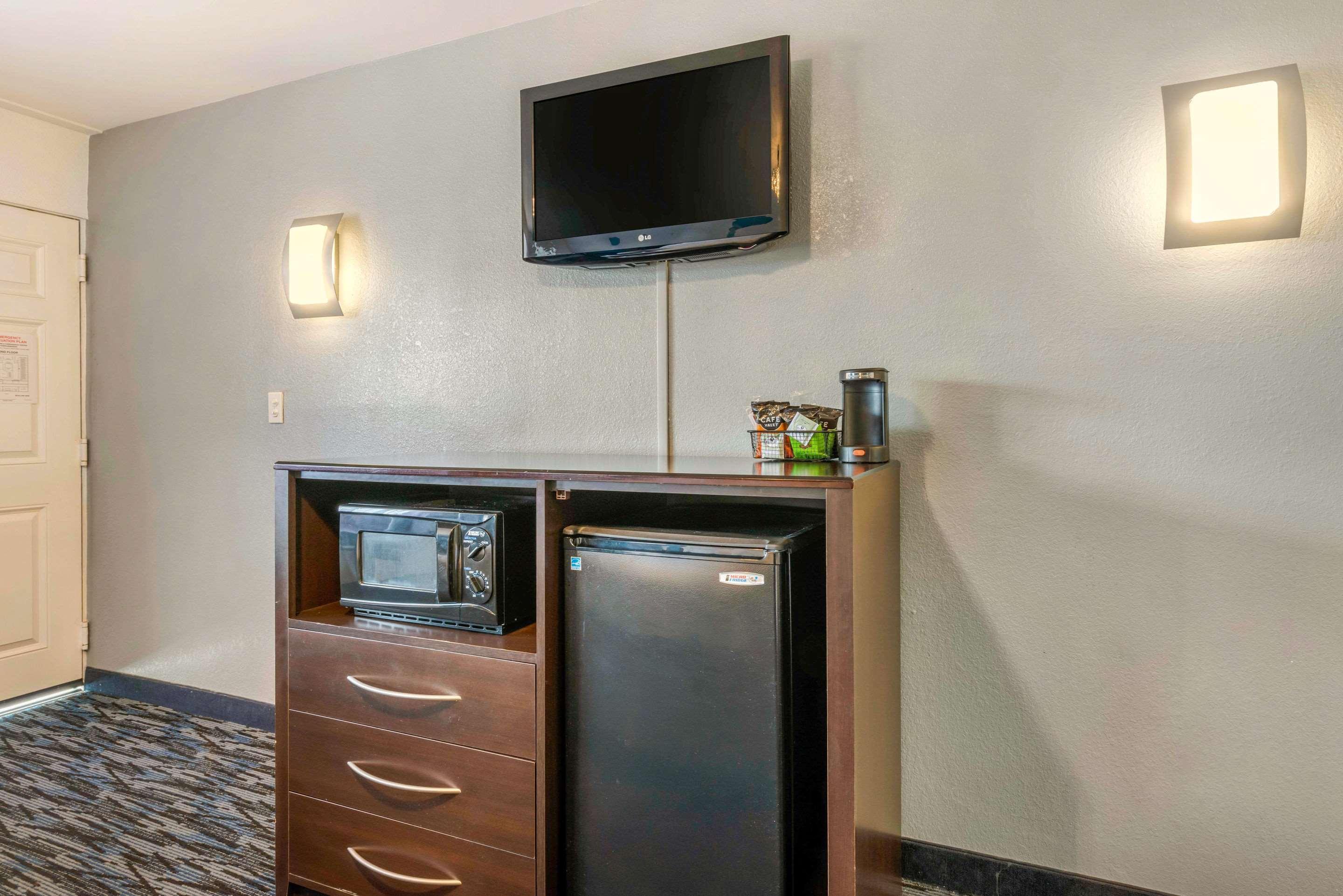 Quality Inn And Conference Center Tampa-Brandon Heartland Екстериор снимка