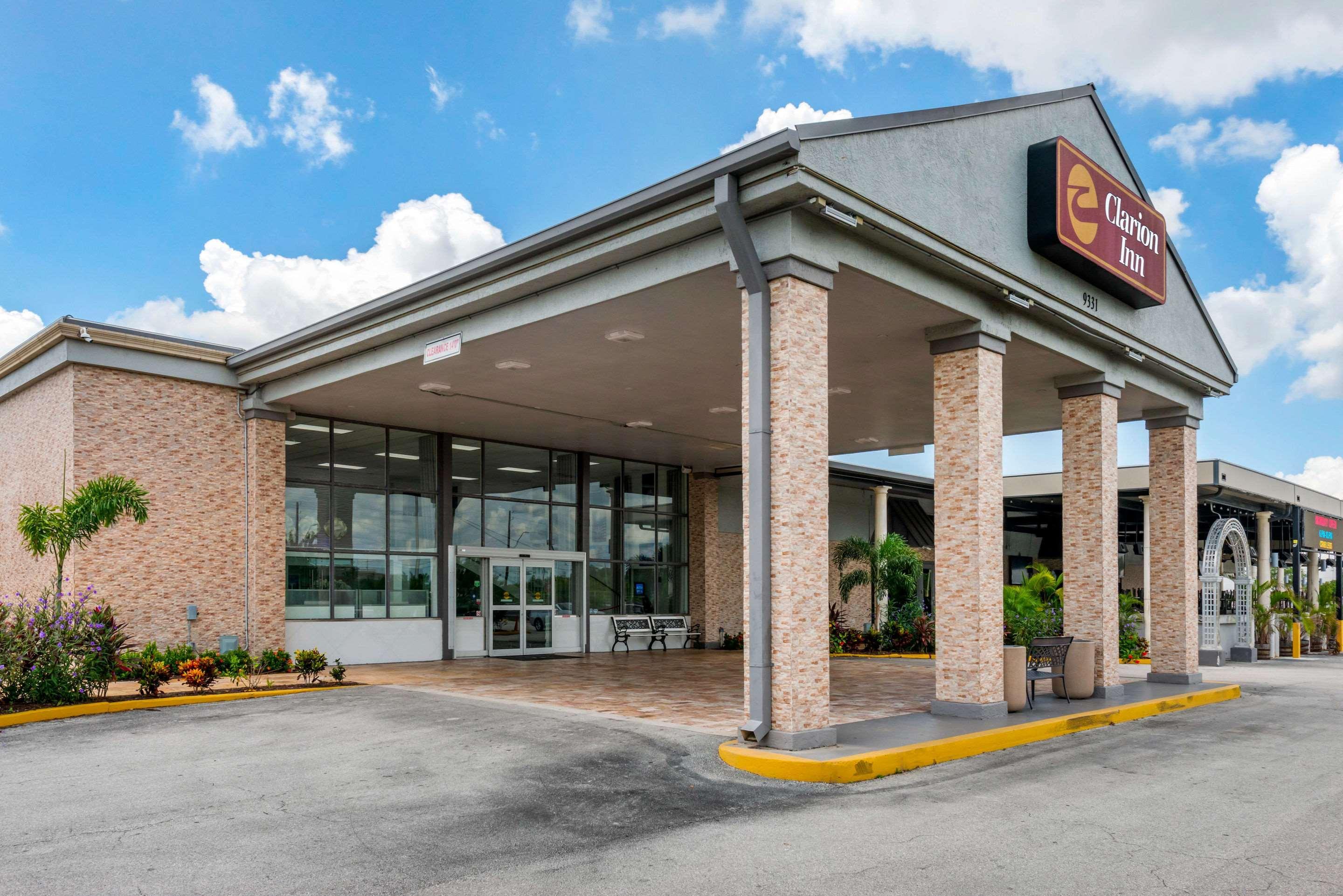 Quality Inn And Conference Center Tampa-Brandon Heartland Екстериор снимка