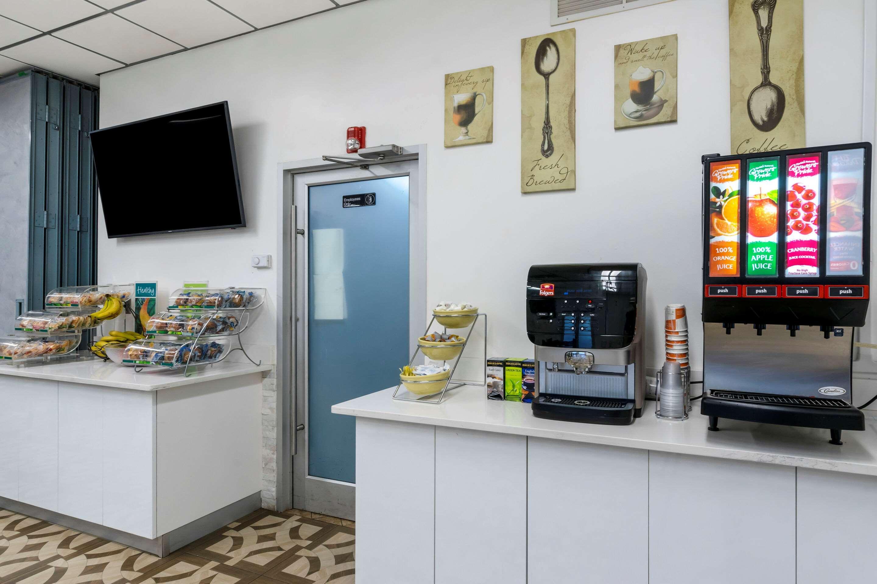 Quality Inn And Conference Center Tampa-Brandon Heartland Екстериор снимка