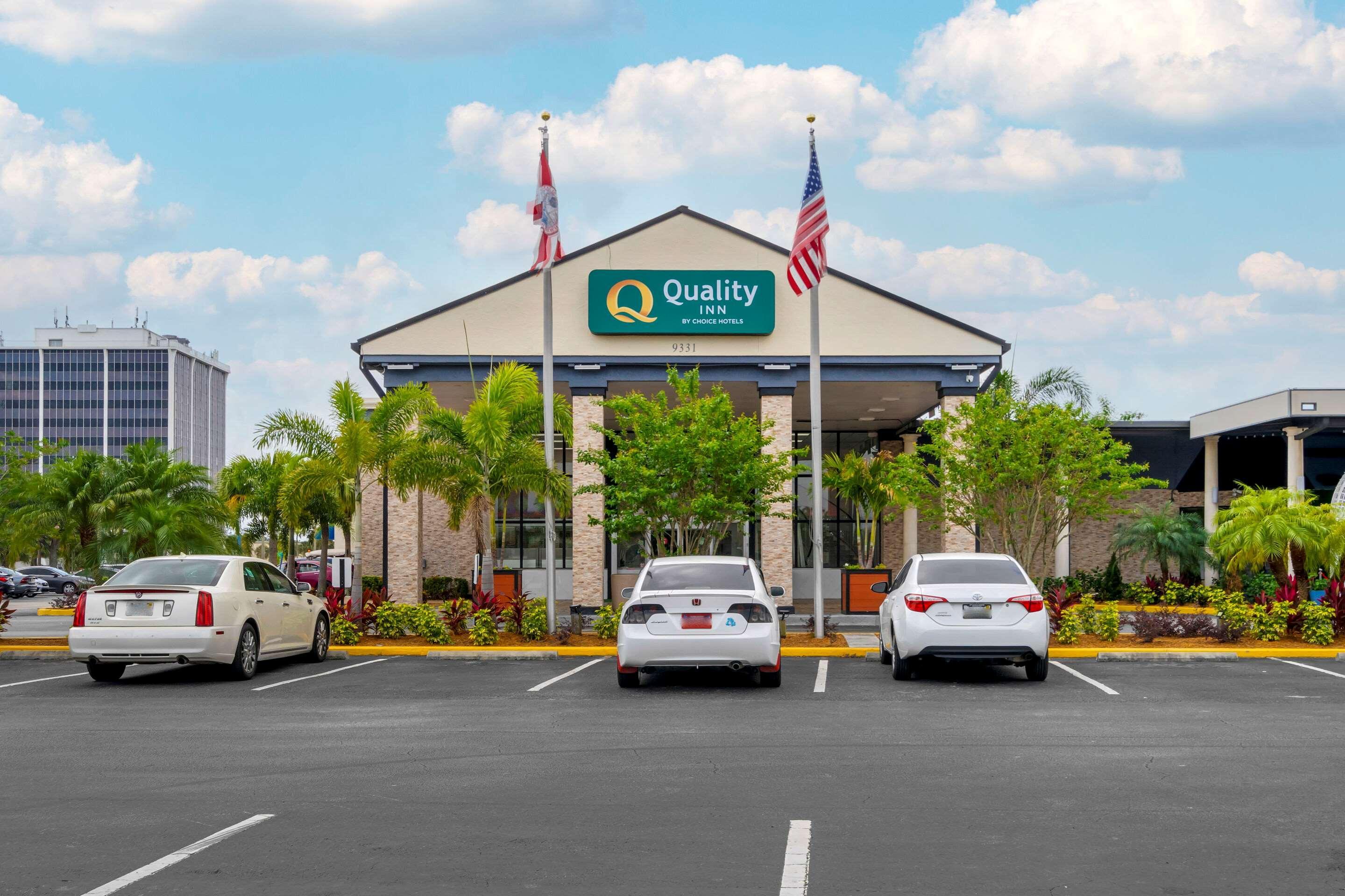 Quality Inn And Conference Center Tampa-Brandon Heartland Екстериор снимка