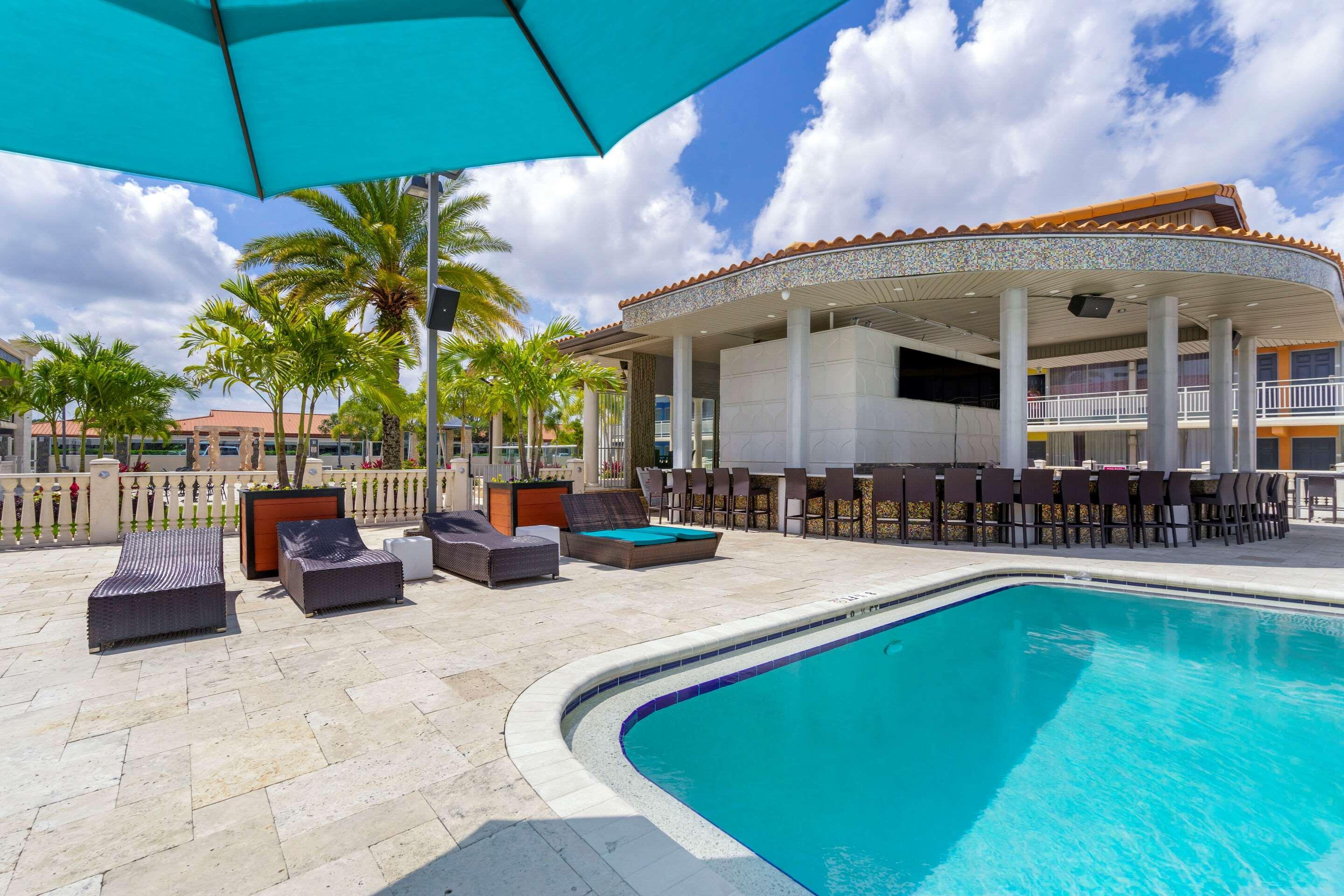 Quality Inn And Conference Center Tampa-Brandon Heartland Екстериор снимка
