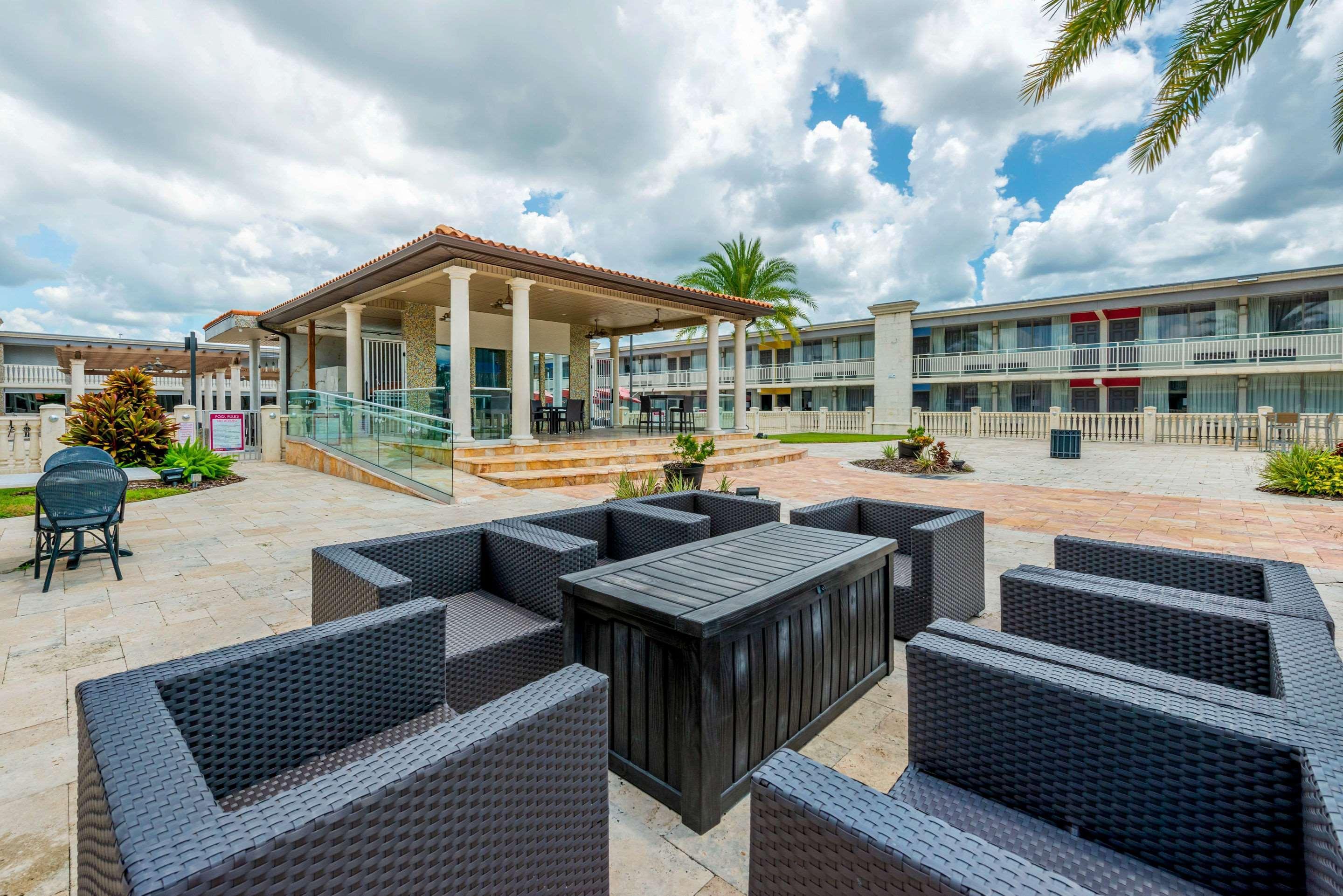 Quality Inn And Conference Center Tampa-Brandon Heartland Екстериор снимка