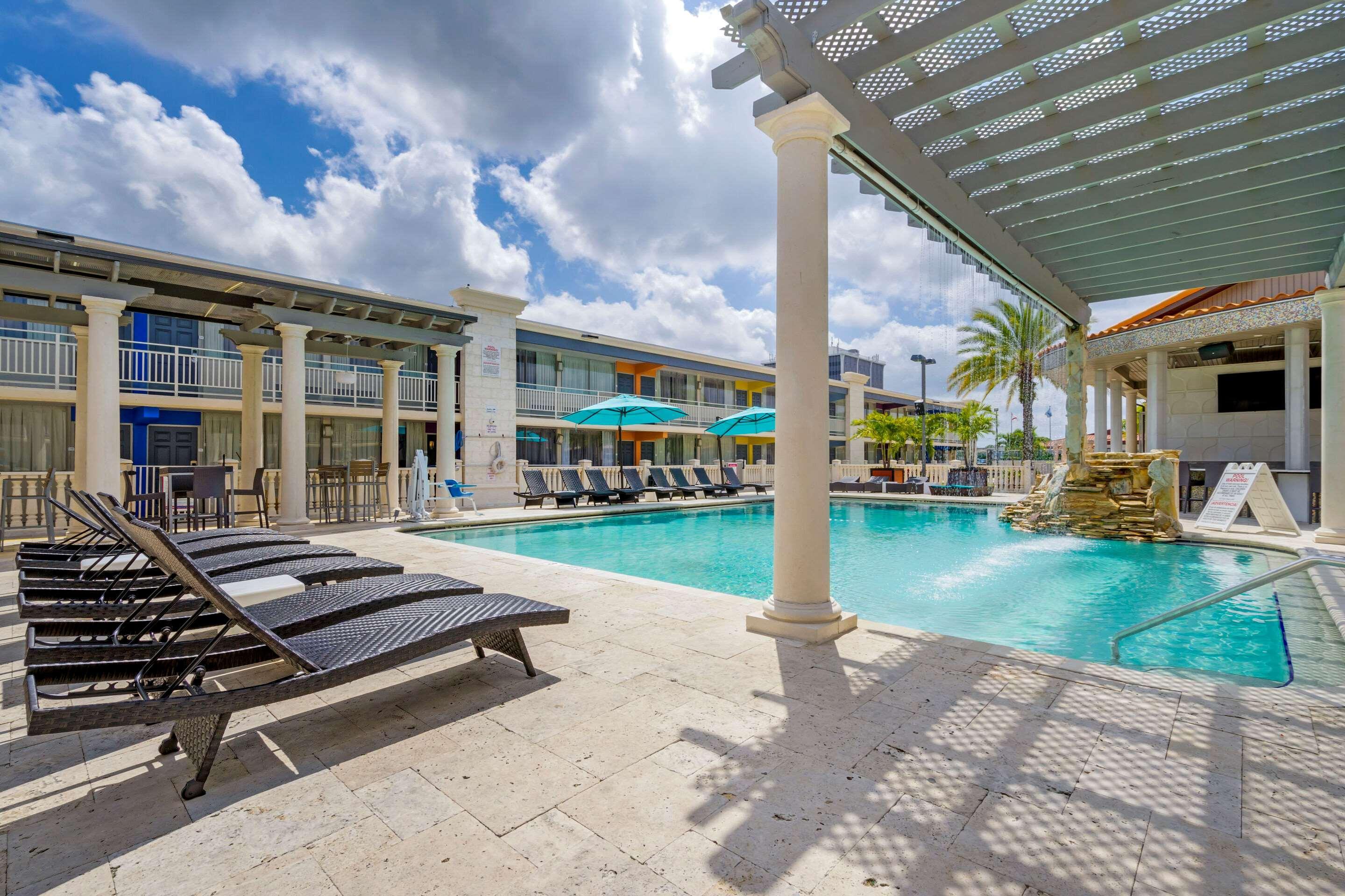 Quality Inn And Conference Center Tampa-Brandon Heartland Екстериор снимка