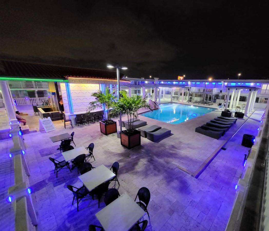 Quality Inn And Conference Center Tampa-Brandon Heartland Екстериор снимка