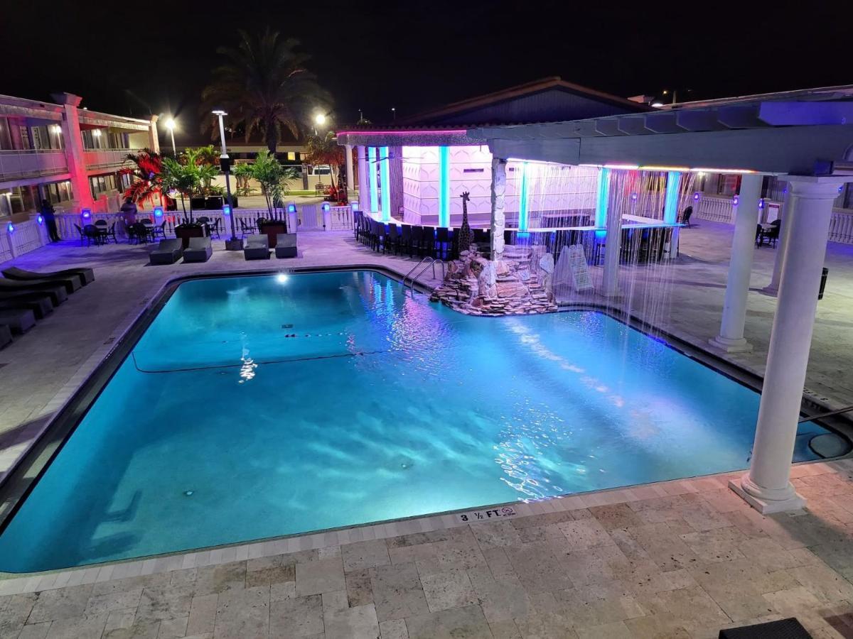 Quality Inn And Conference Center Tampa-Brandon Heartland Екстериор снимка