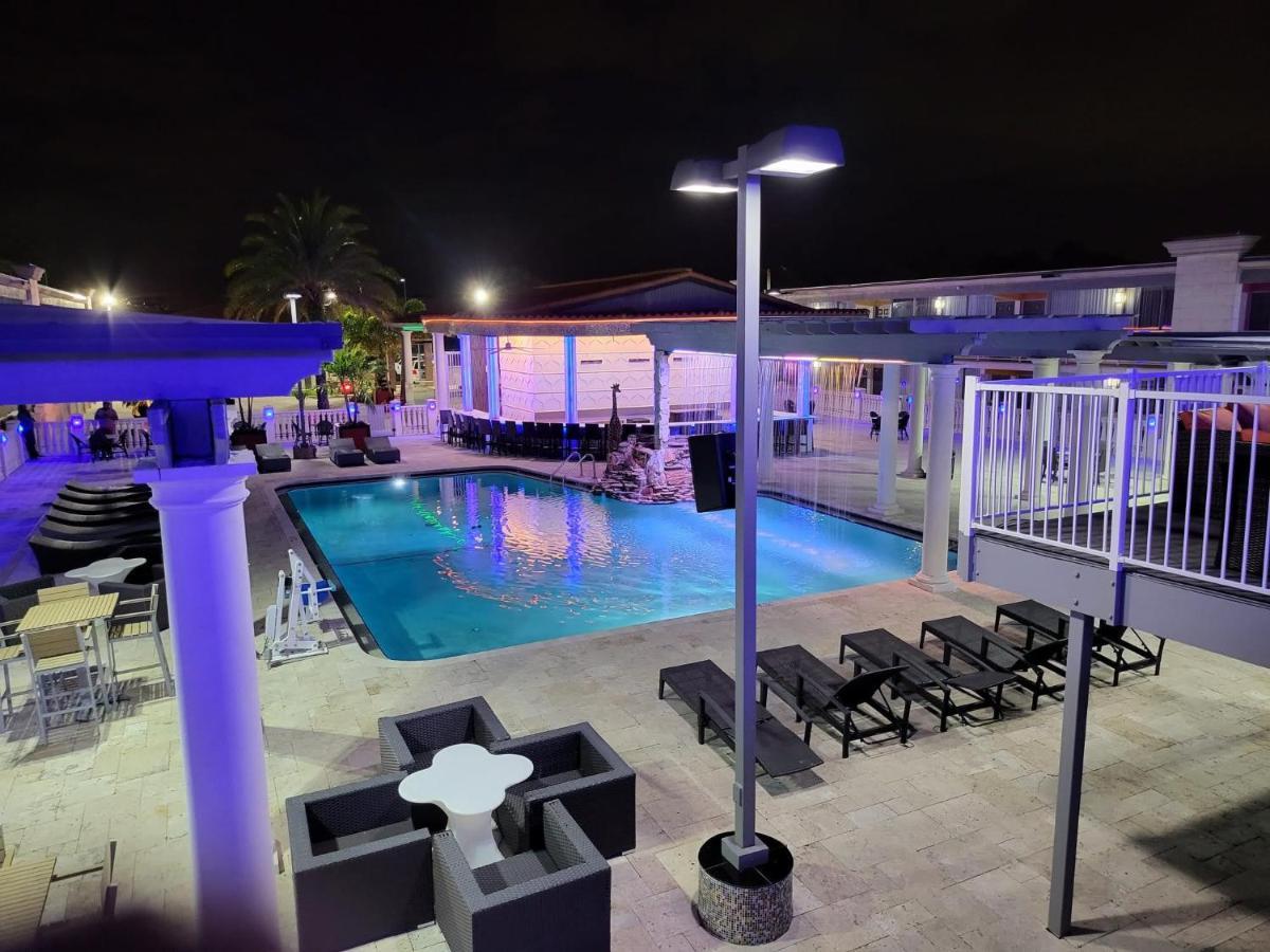 Quality Inn And Conference Center Tampa-Brandon Heartland Екстериор снимка
