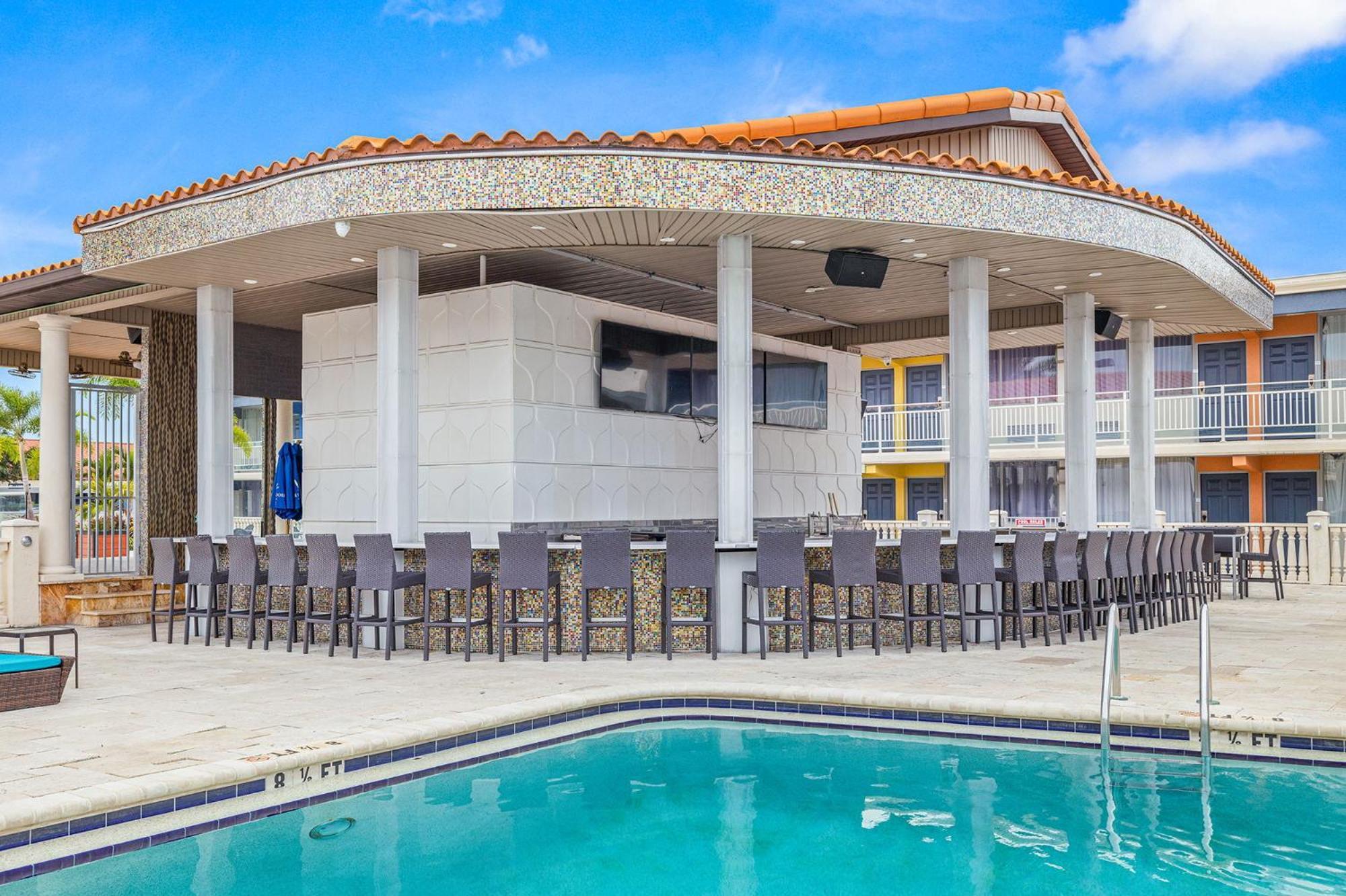 Quality Inn And Conference Center Tampa-Brandon Heartland Екстериор снимка