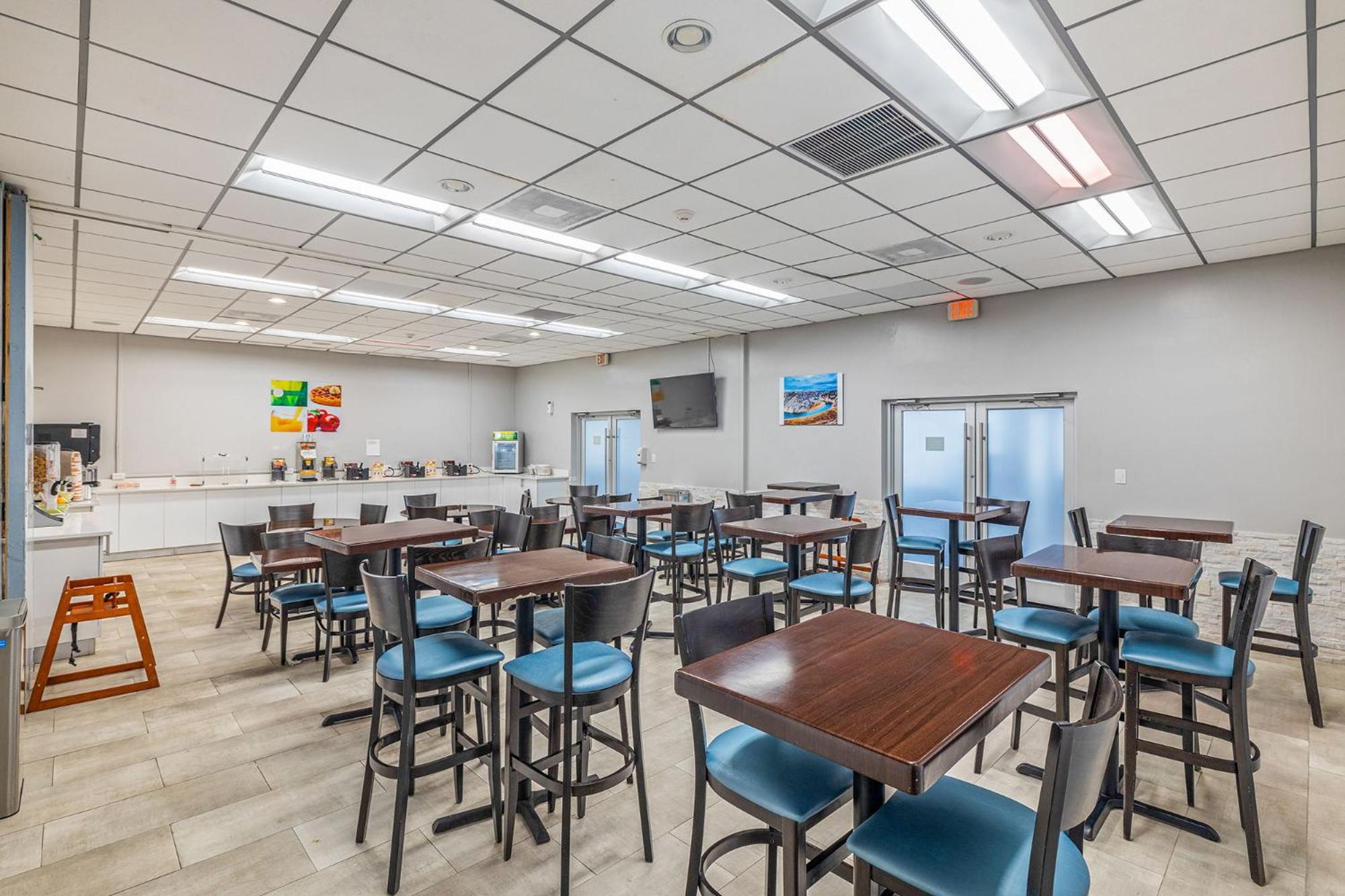 Quality Inn And Conference Center Tampa-Brandon Heartland Екстериор снимка