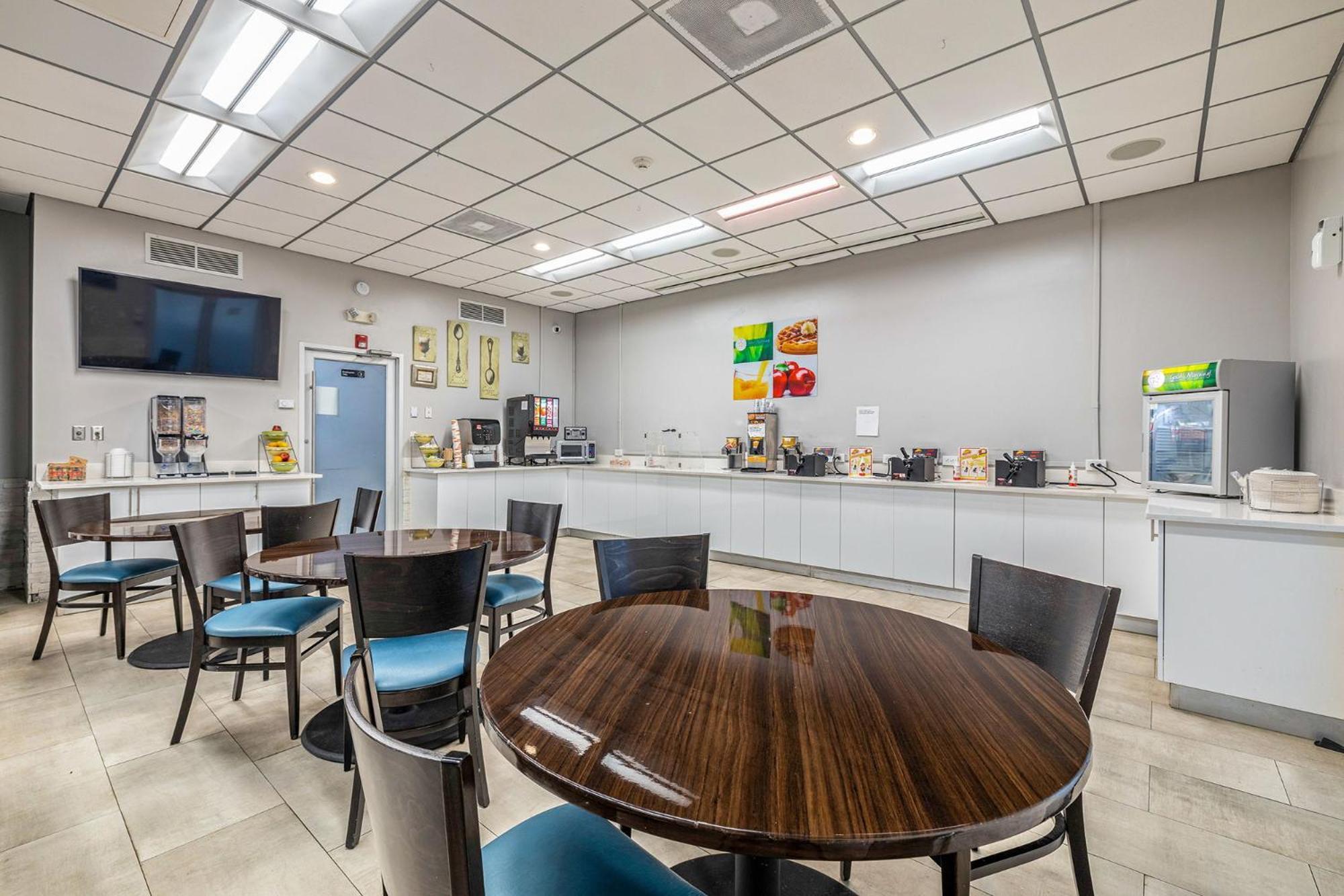 Quality Inn And Conference Center Tampa-Brandon Heartland Екстериор снимка