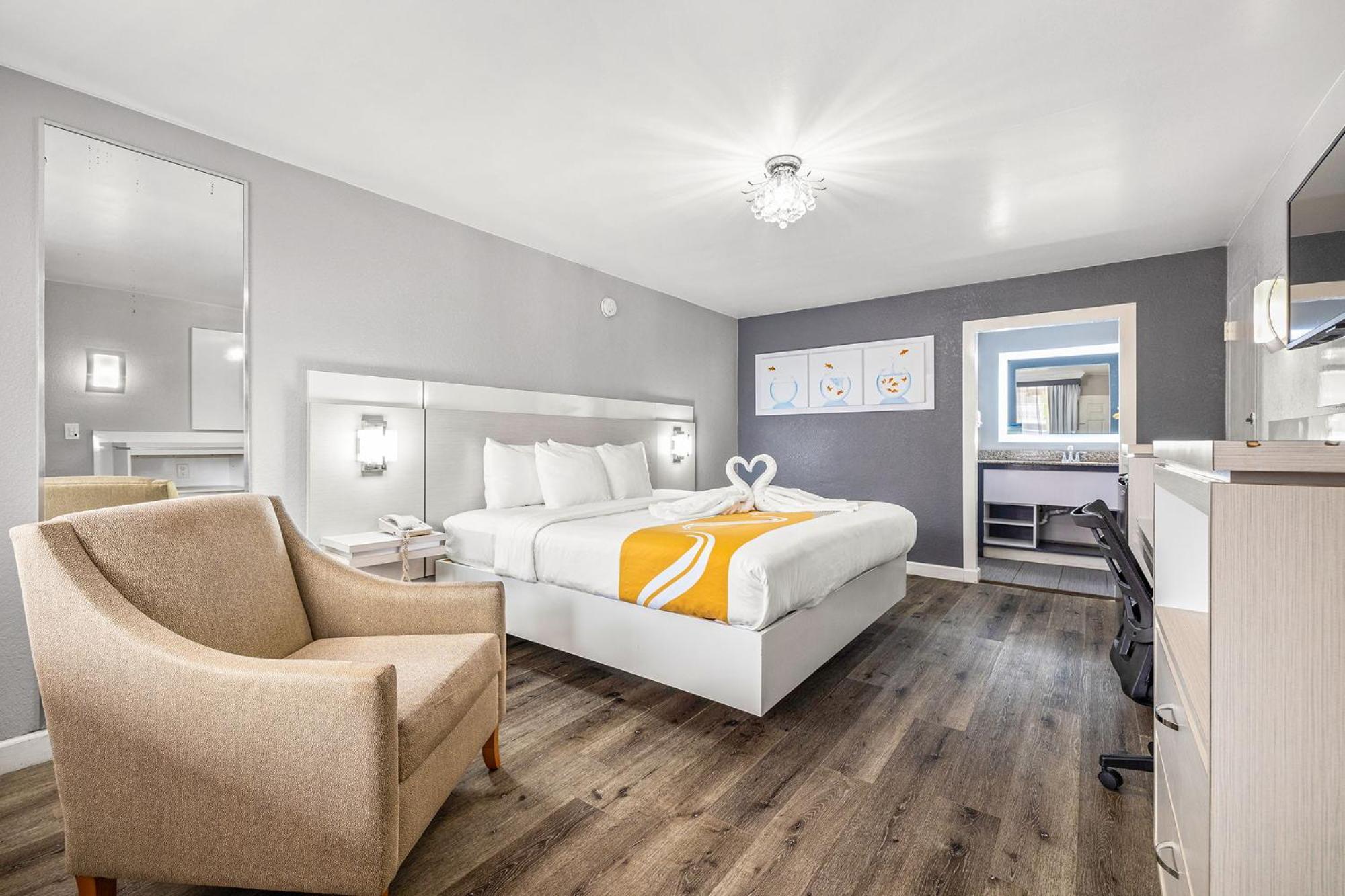 Quality Inn And Conference Center Tampa-Brandon Heartland Екстериор снимка