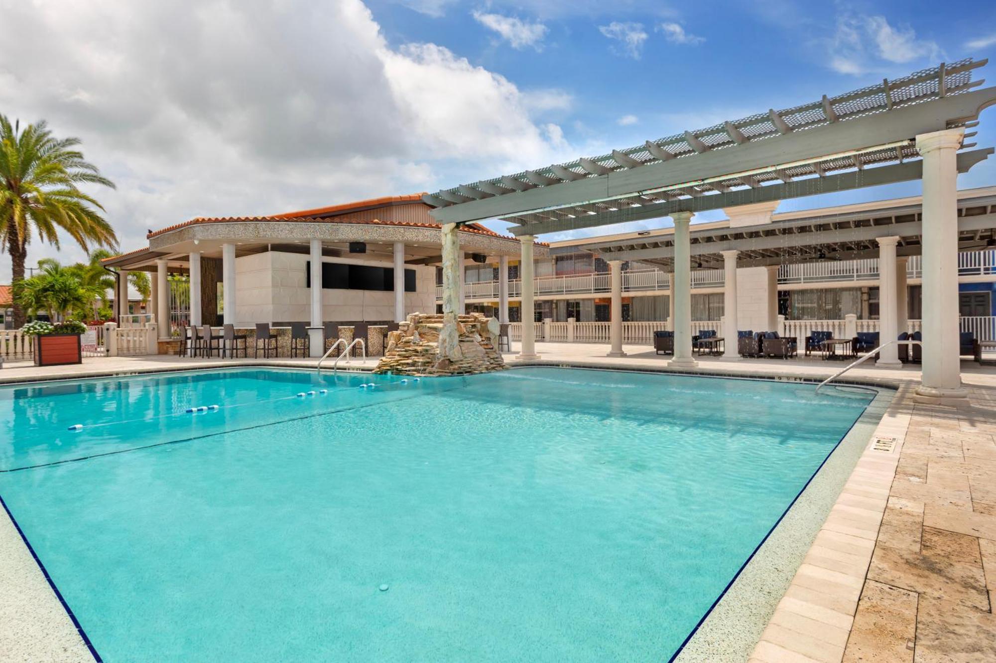 Quality Inn And Conference Center Tampa-Brandon Heartland Екстериор снимка