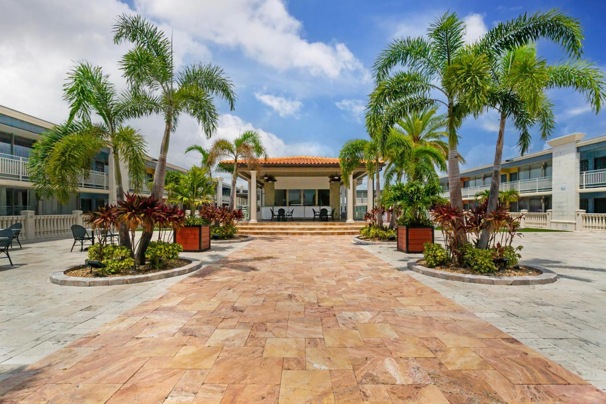 Quality Inn And Conference Center Tampa-Brandon Heartland Екстериор снимка