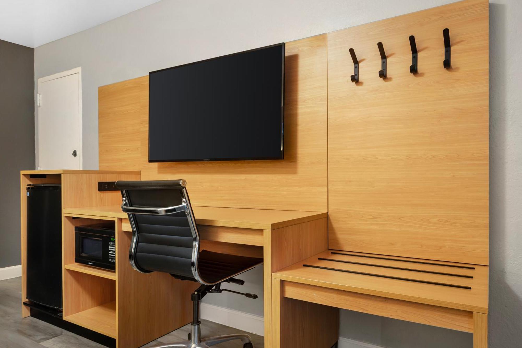 Quality Inn And Conference Center Tampa-Brandon Heartland Екстериор снимка