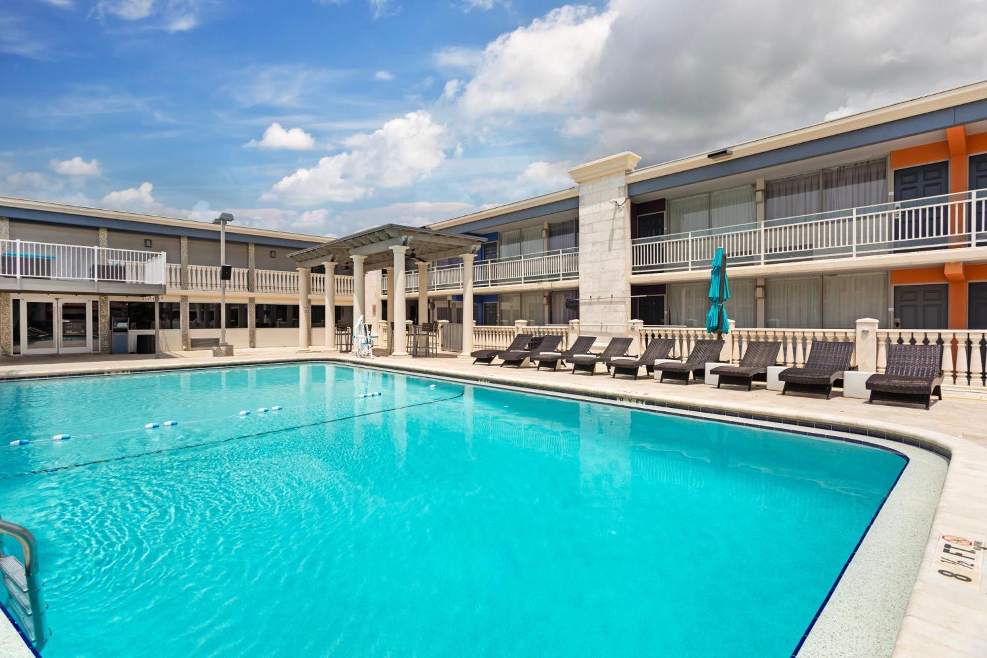 Quality Inn And Conference Center Tampa-Brandon Heartland Екстериор снимка