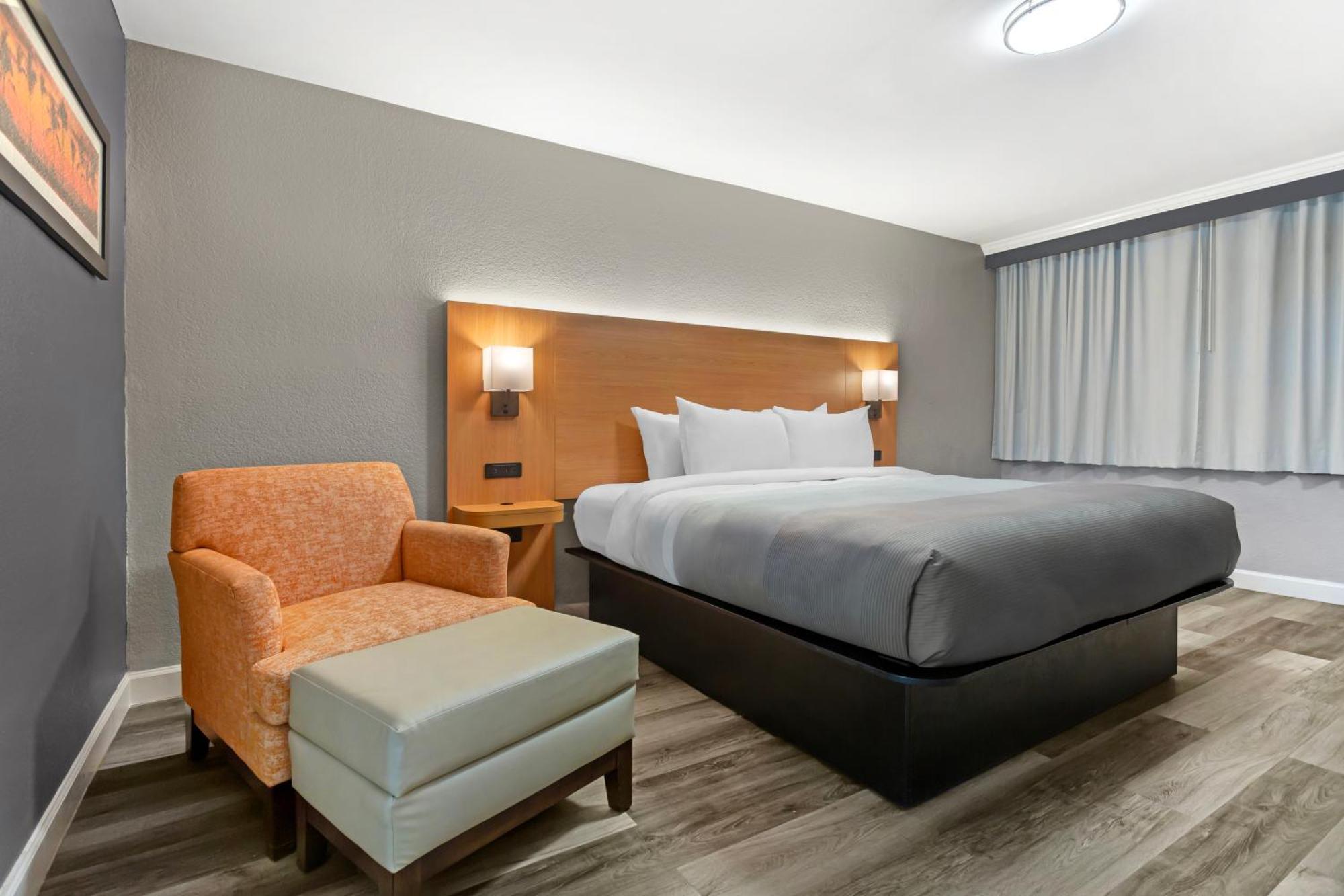 Quality Inn And Conference Center Tampa-Brandon Heartland Екстериор снимка