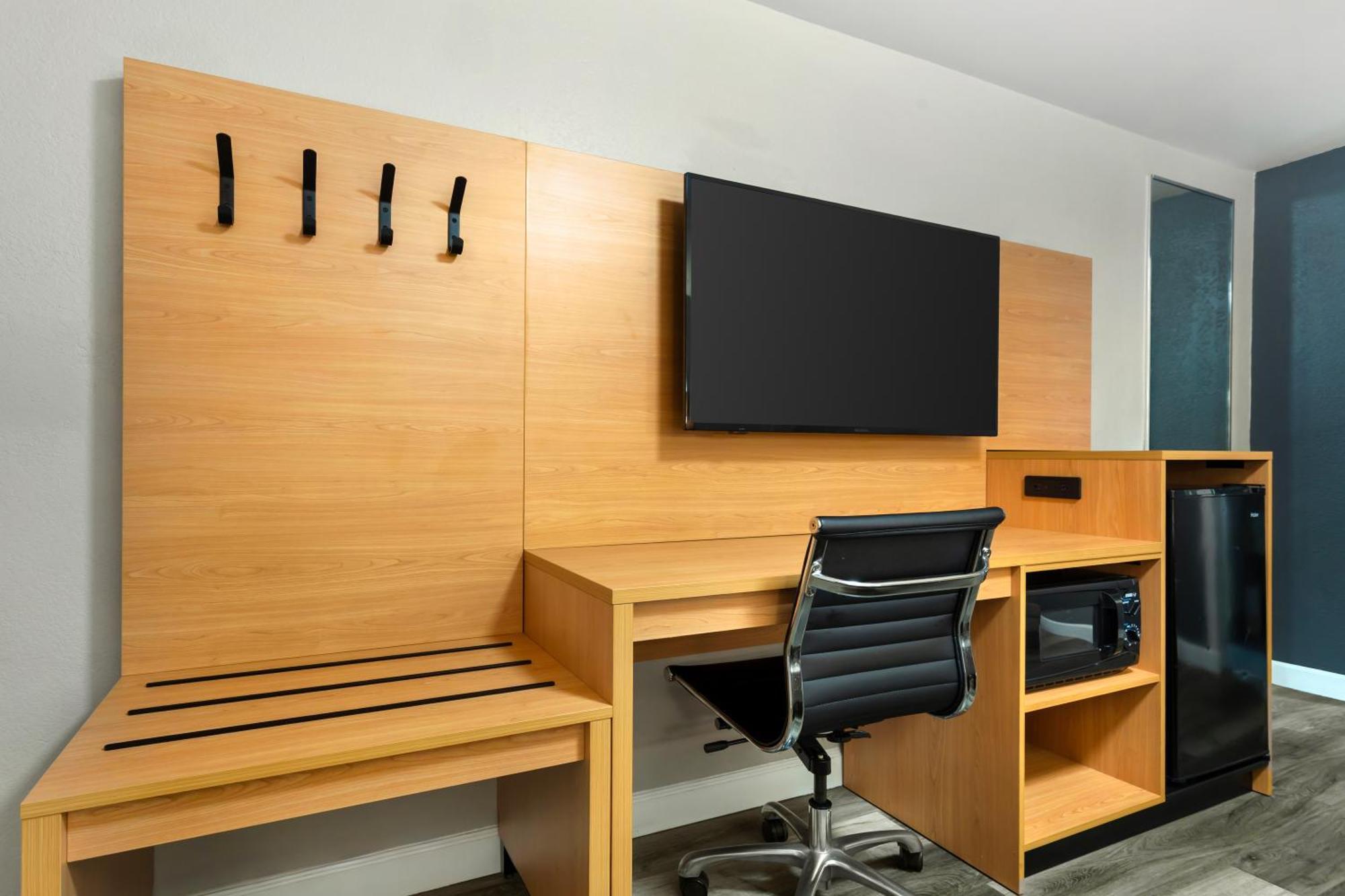 Quality Inn And Conference Center Tampa-Brandon Heartland Екстериор снимка